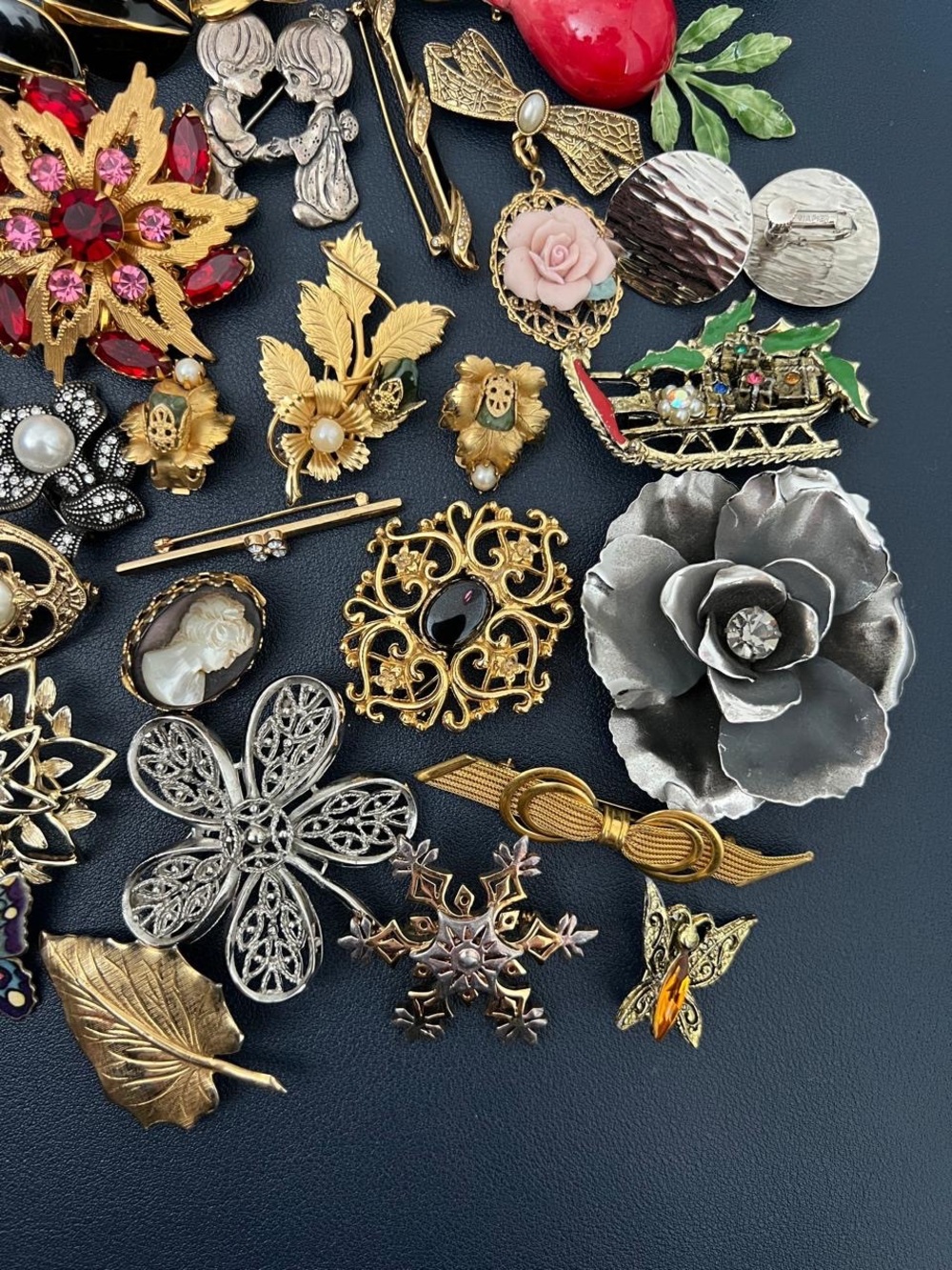 Assorted Vintage to Modern Brooches and Earrings Set - Multi-Color Lot Bundle #6 - Picture 2 of 7